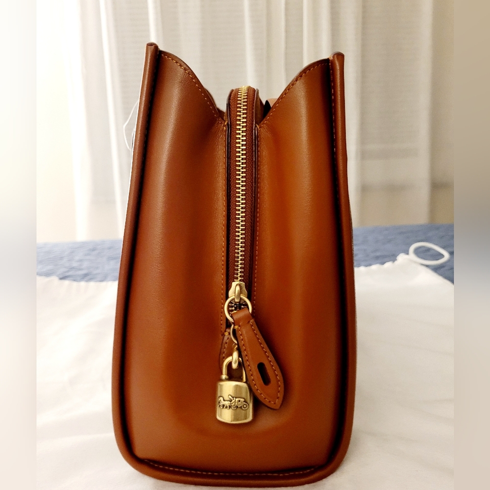 Coach Brooke Carryall In Signature Canvas - Picture 4 of 12